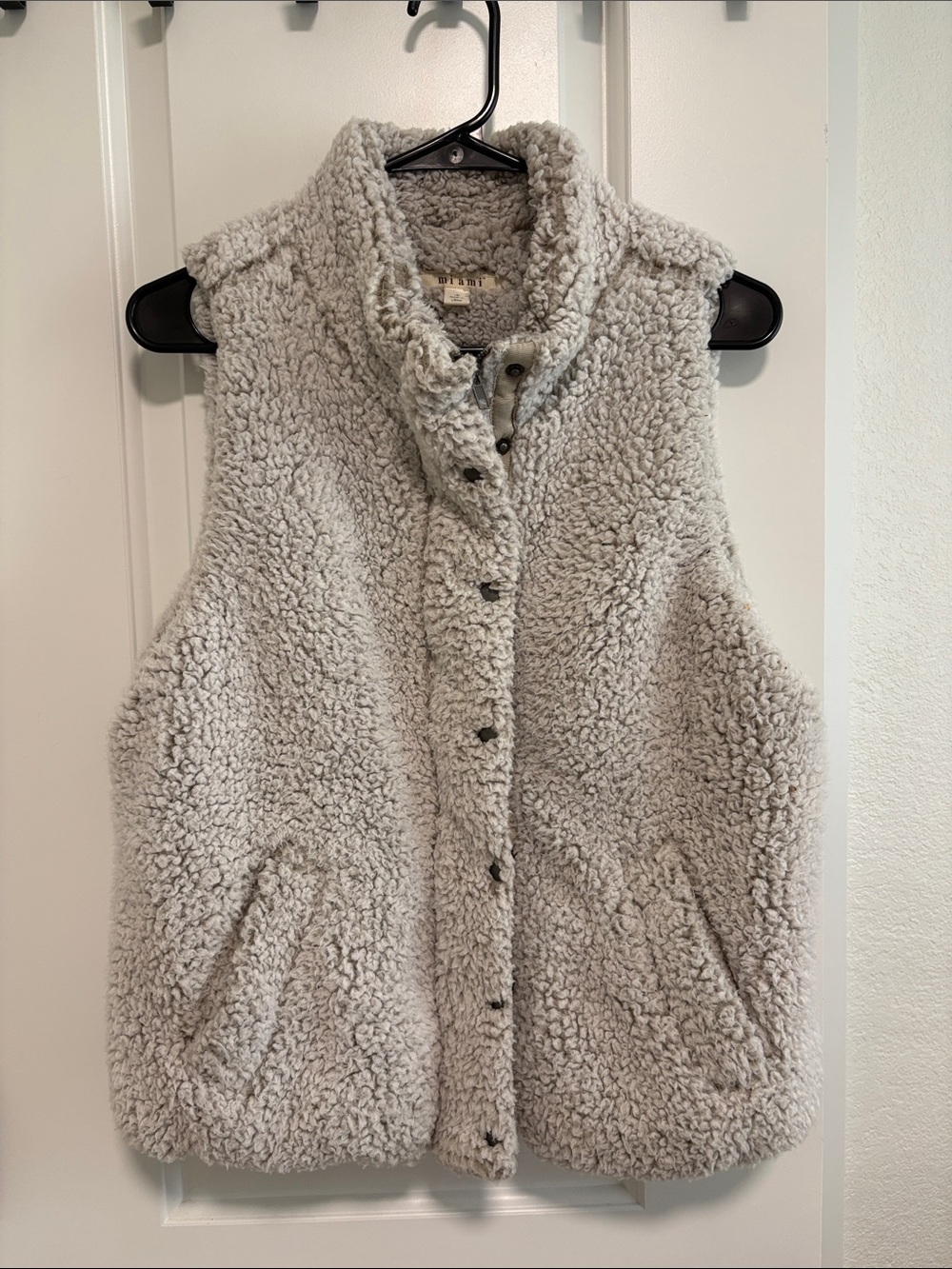 miami Ivory Sherpa Button Vest - Sleeveless Cozy Layer